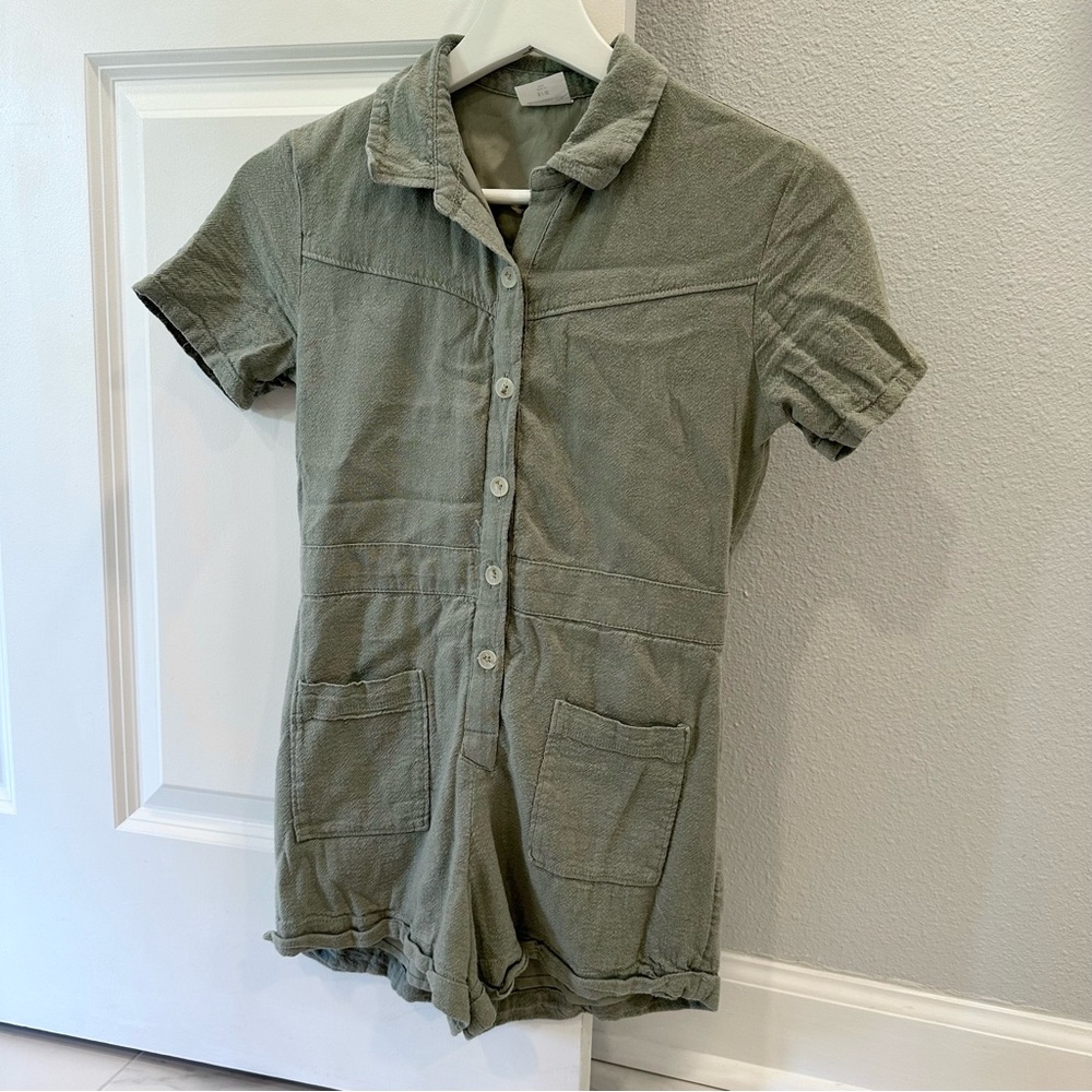 Abercrombie Green Button-Up Romper (9/10)